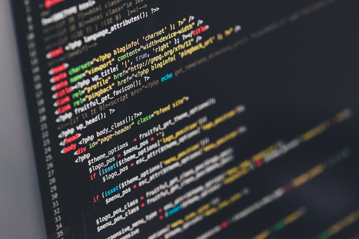 Código en pantalla — desarrollo front end